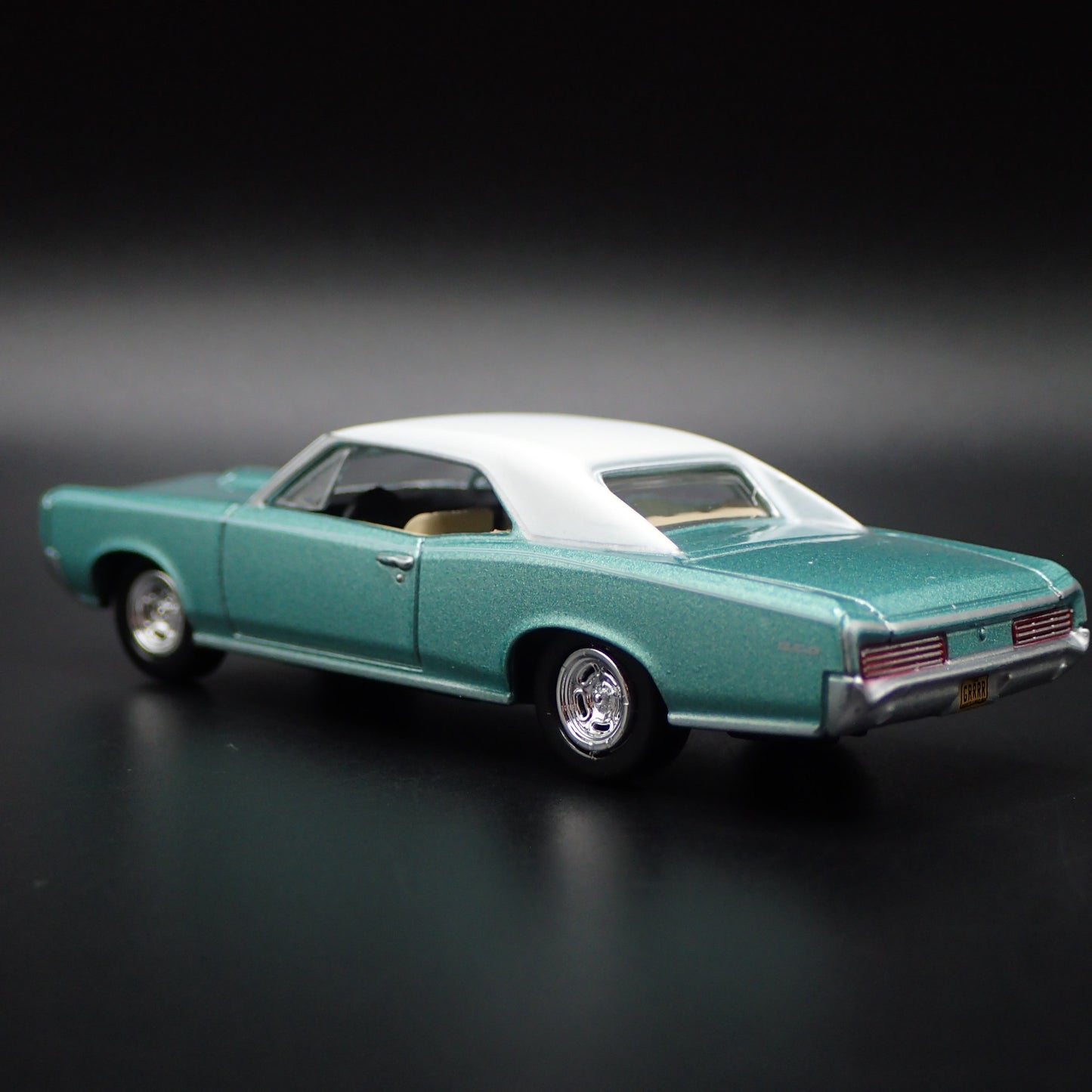 1966 66 PONTIAC GTO MUSCLE CAR 1/64 SCALE COLLECTIBLE DIORAMA DIECAST MODEL CAR