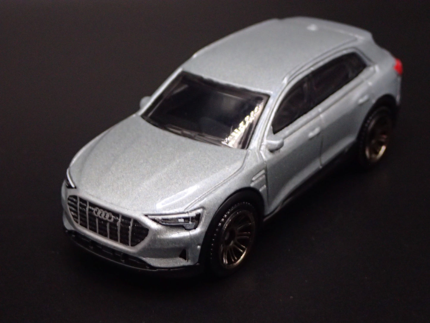 2018-2025 AUDI Q8 E TRON ETRON 1:64 SCALE COLLECTIBLE DIORAMA DIECAST MODEL CAR