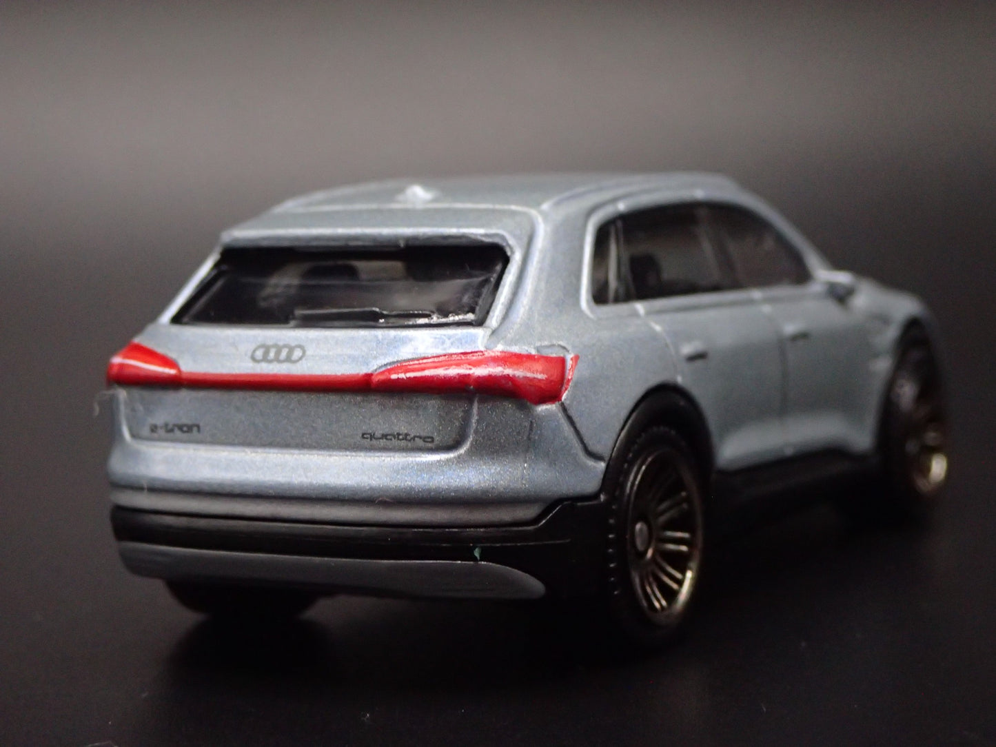 2018-2025 AUDI Q8 E TRON ETRON 1:64 SCALE COLLECTIBLE DIORAMA DIECAST MODEL CAR
