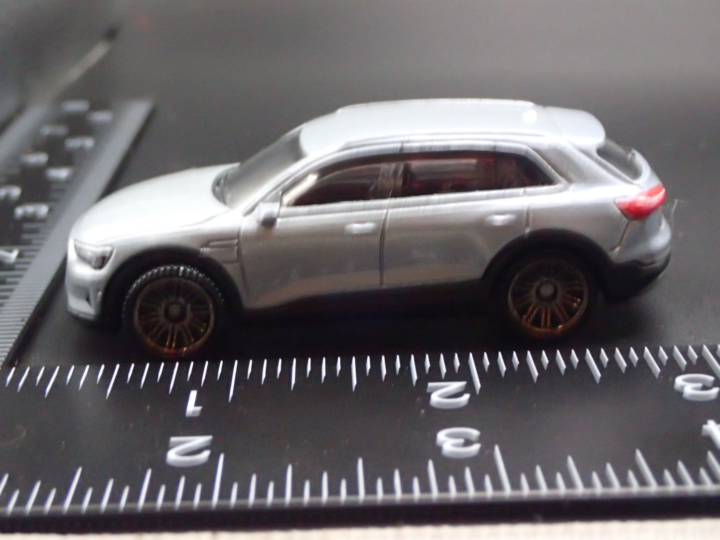 2018-2025 AUDI Q8 E TRON ETRON 1:64 SCALE COLLECTIBLE DIORAMA DIECAST MODEL CAR