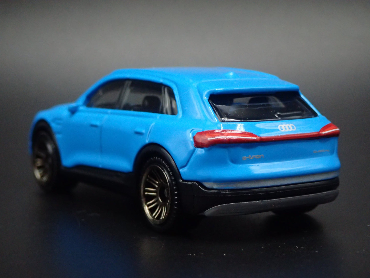 2018-2025 AUDI Q8 E TRON ETRON 1:64 SCALE COLLECTIBLE DIORAMA DIECAST MODEL CAR