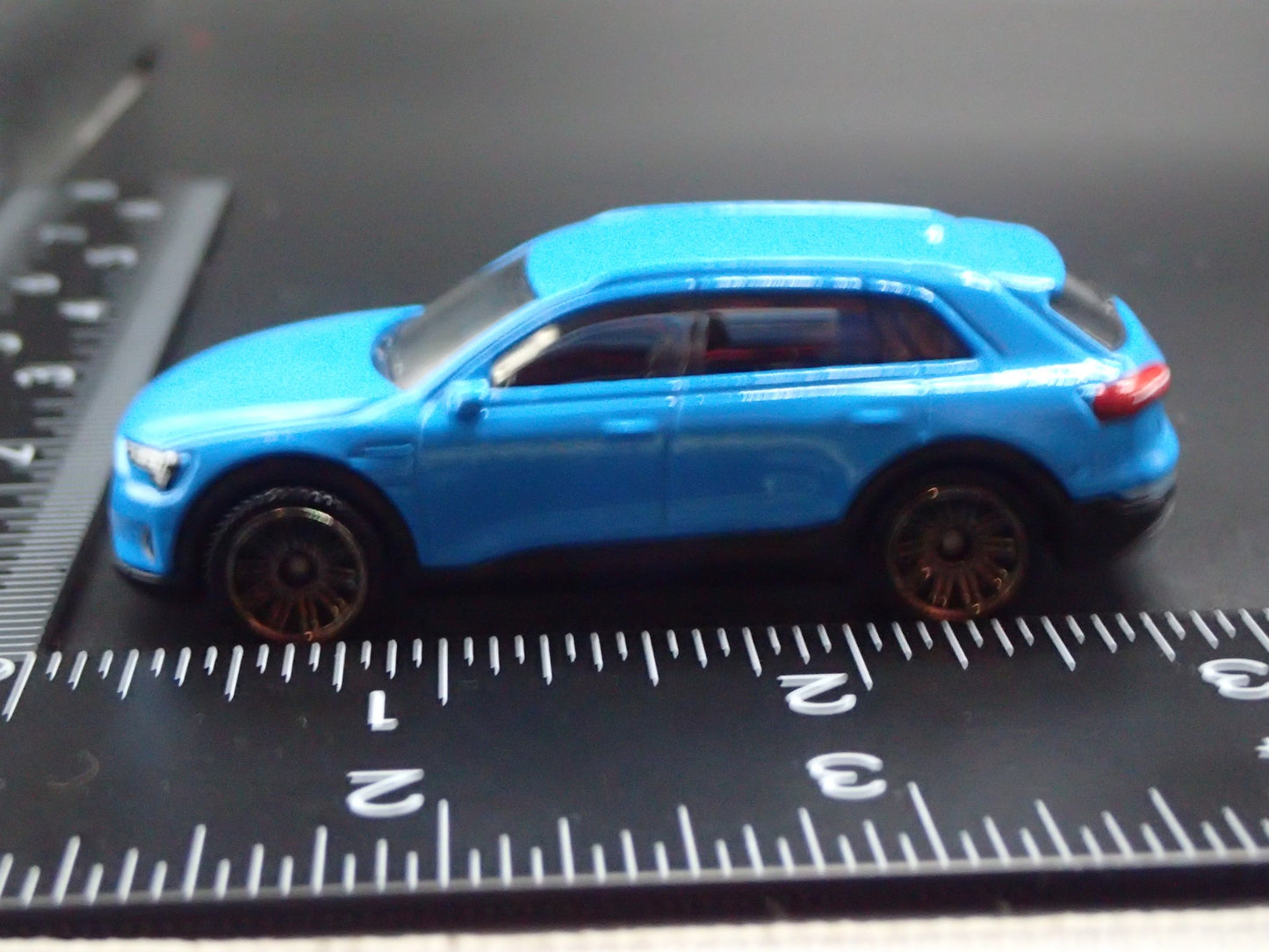 2018-2025 AUDI Q8 E TRON ETRON 1:64 SCALE COLLECTIBLE DIORAMA DIECAST MODEL CAR