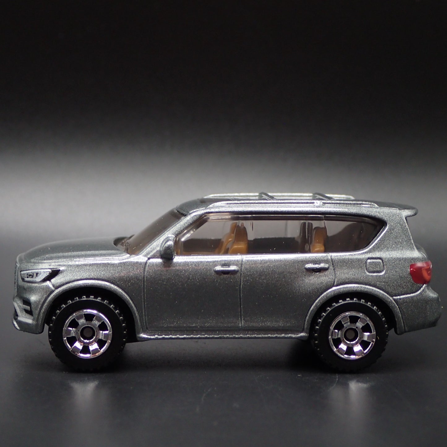 2018-2023 INFINITI QX80 SUV 1:64 SCALE COLLECTIBLE DIORAMA DIECAST MODEL CAR