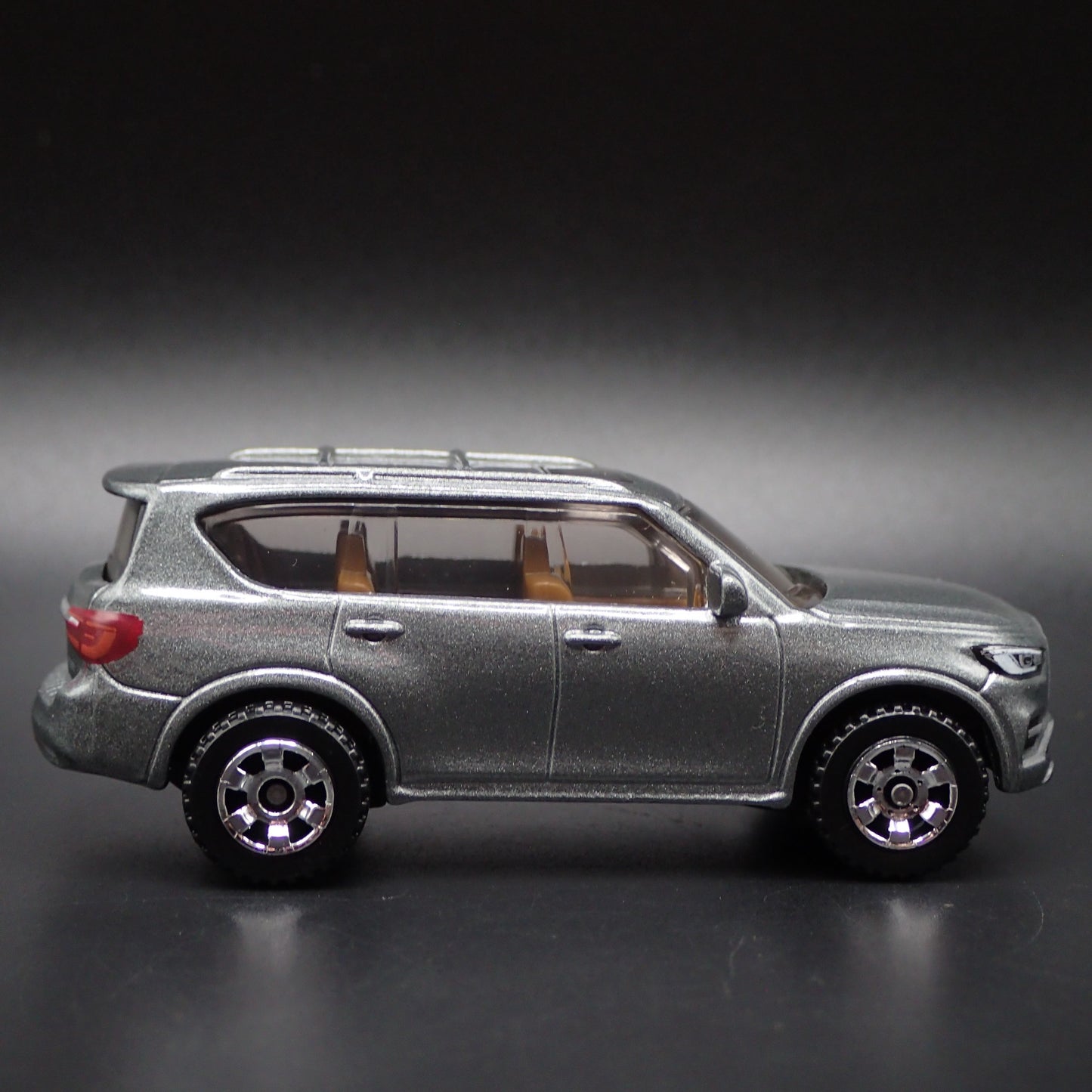 2018-2023 INFINITI QX80 SUV 1:64 SCALE COLLECTIBLE DIORAMA DIECAST MODEL CAR
