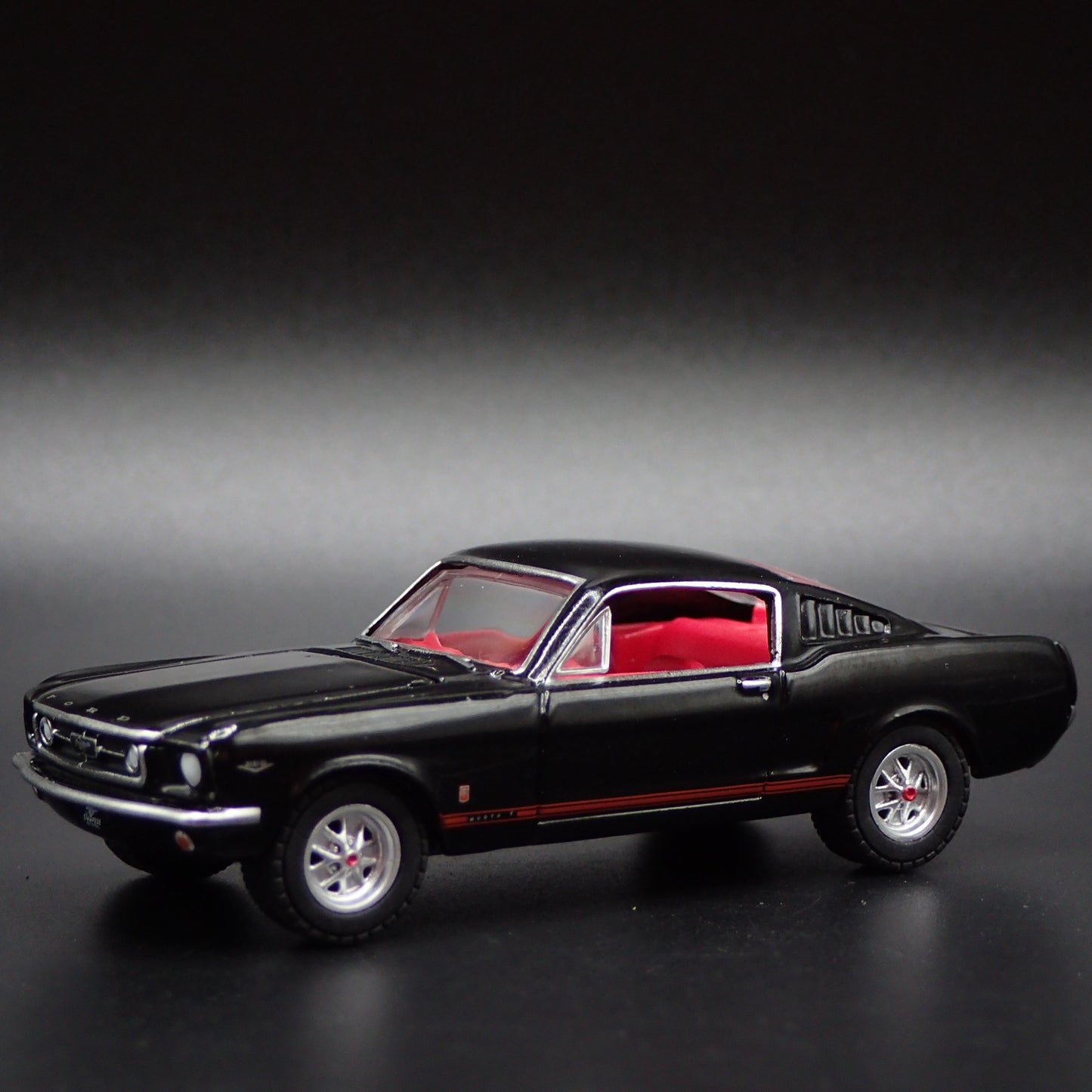 1965 65 FORD MUSTANG GT FASTBACK BLACK 1:64 SCALE DIORAMA DIECAST MODEL CAR