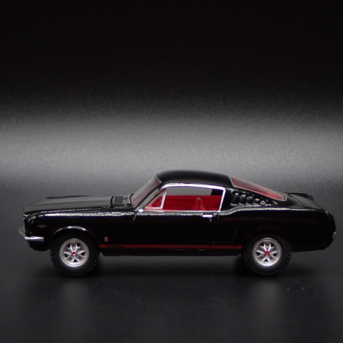 1965 65 FORD MUSTANG GT FASTBACK BLACK 1:64 SCALE DIORAMA DIECAST MODEL CAR
