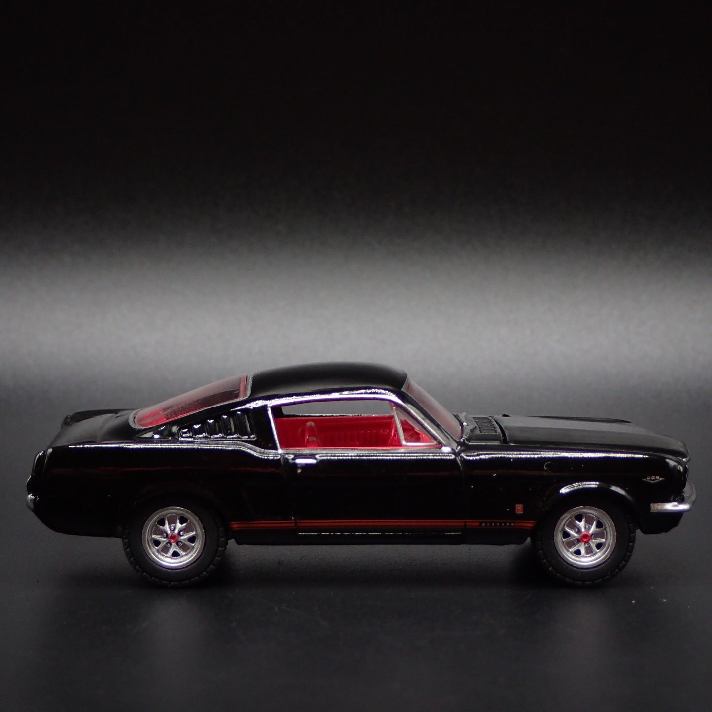 1965 65 FORD MUSTANG GT FASTBACK BLACK 1:64 SCALE DIORAMA DIECAST MODEL CAR
