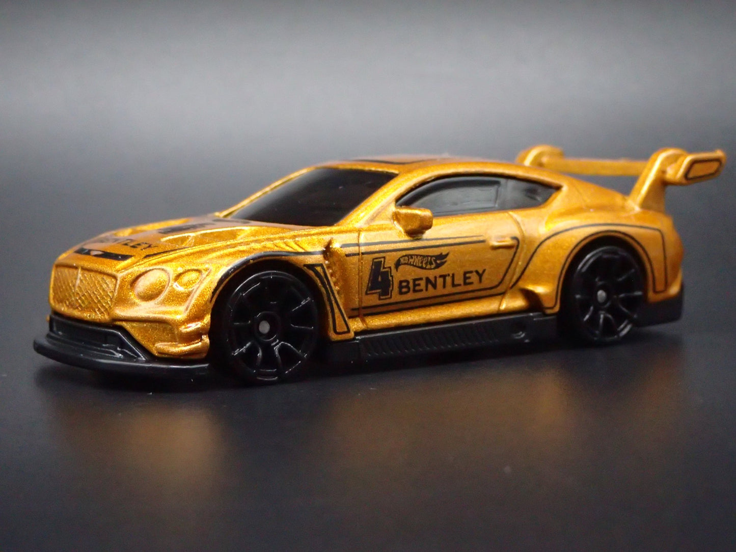 2018-2024 BENTLEY CONTINENTAL GT3 GOLD 1:64 SCALE DIORAMA DIECAST MODEL CAR