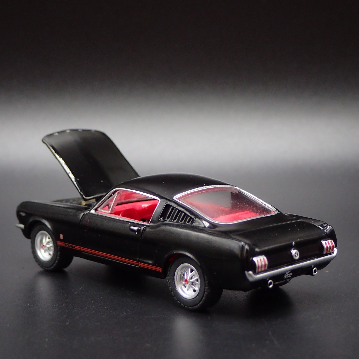1965 65 FORD MUSTANG GT FASTBACK BLACK 1:64 SCALE DIORAMA DIECAST MODEL CAR