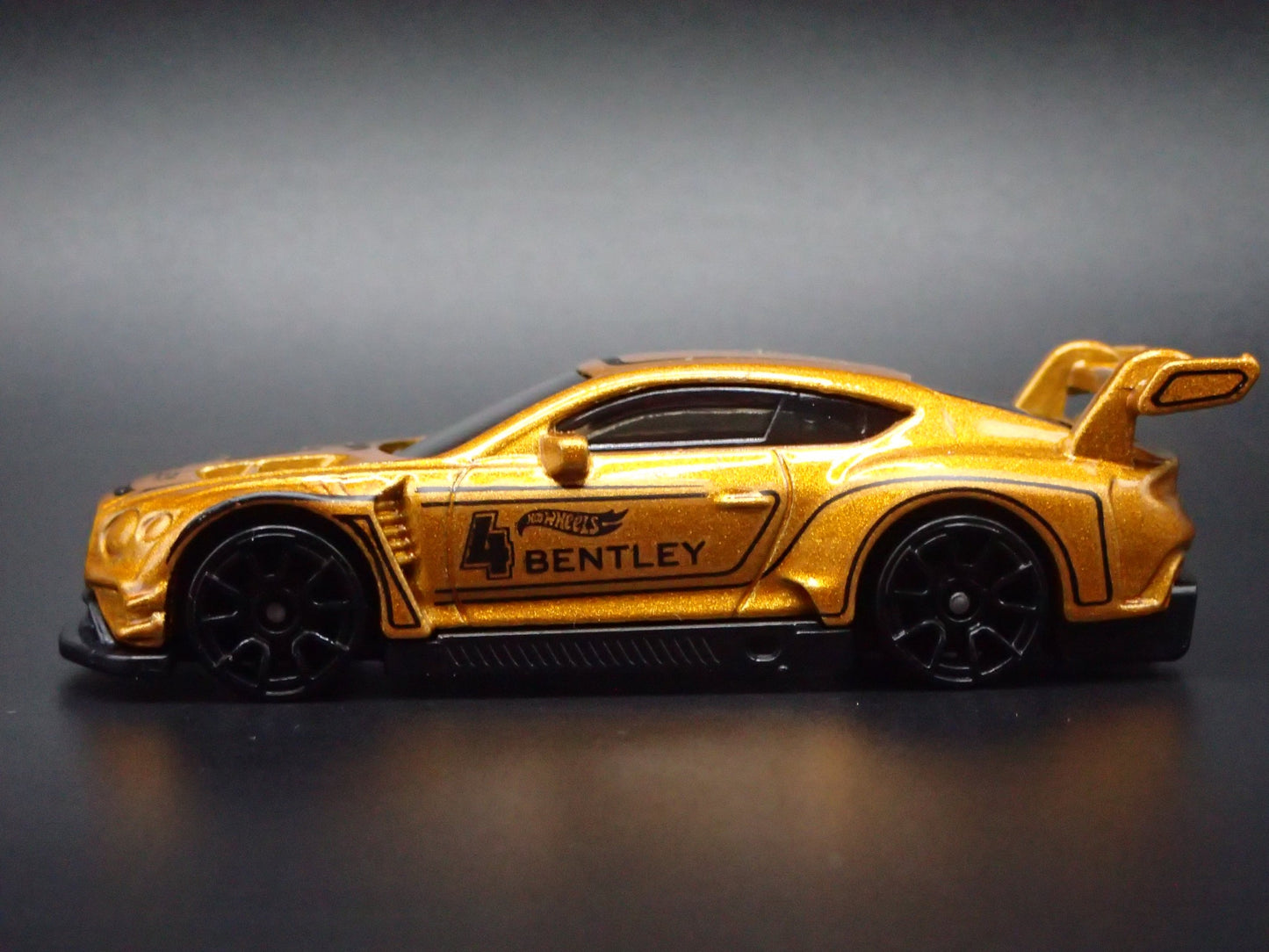 2018-2024 BENTLEY CONTINENTAL GT3 GOLD 1:64 SCALE DIORAMA DIECAST MODEL CAR