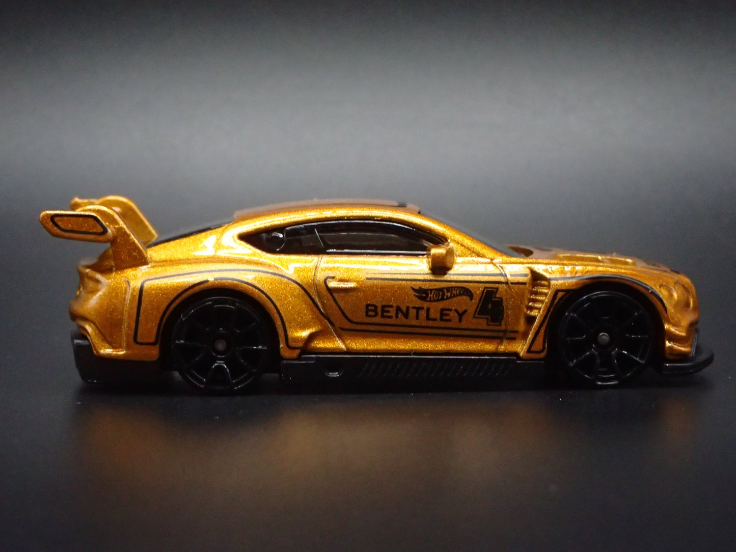 2018-2024 BENTLEY CONTINENTAL GT3 GOLD 1:64 SCALE DIORAMA DIECAST MODEL CAR