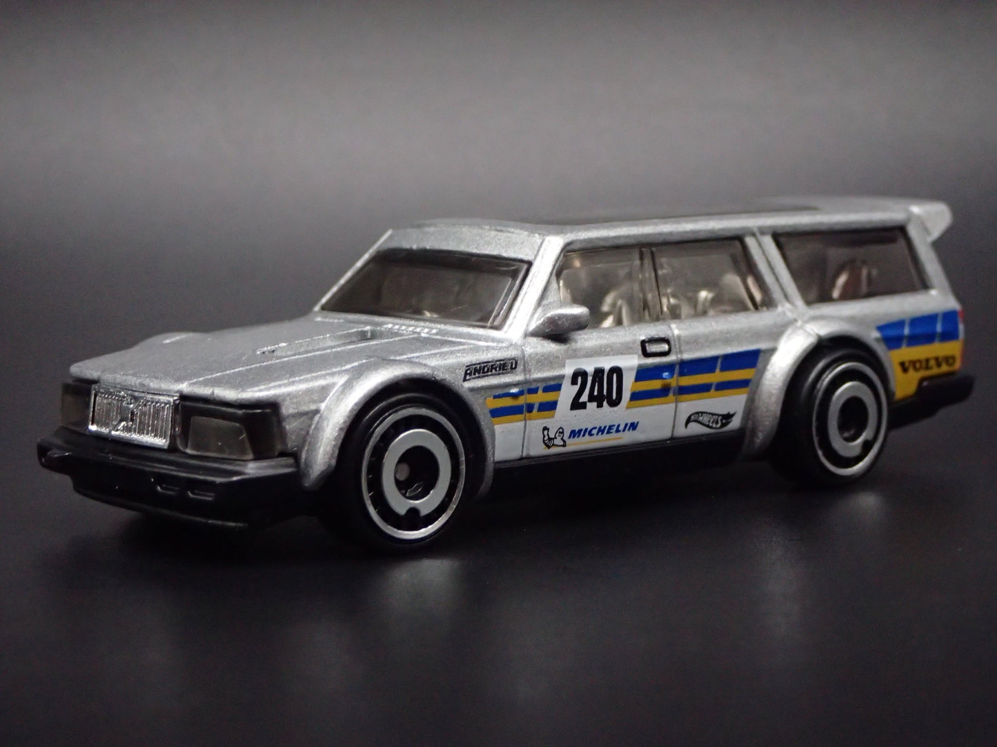 VOLVO 240 DRIFT STATION WAGON 1:64 SCALE COLLECTIBLE DIORAMA DIECAST MODEL CAR
