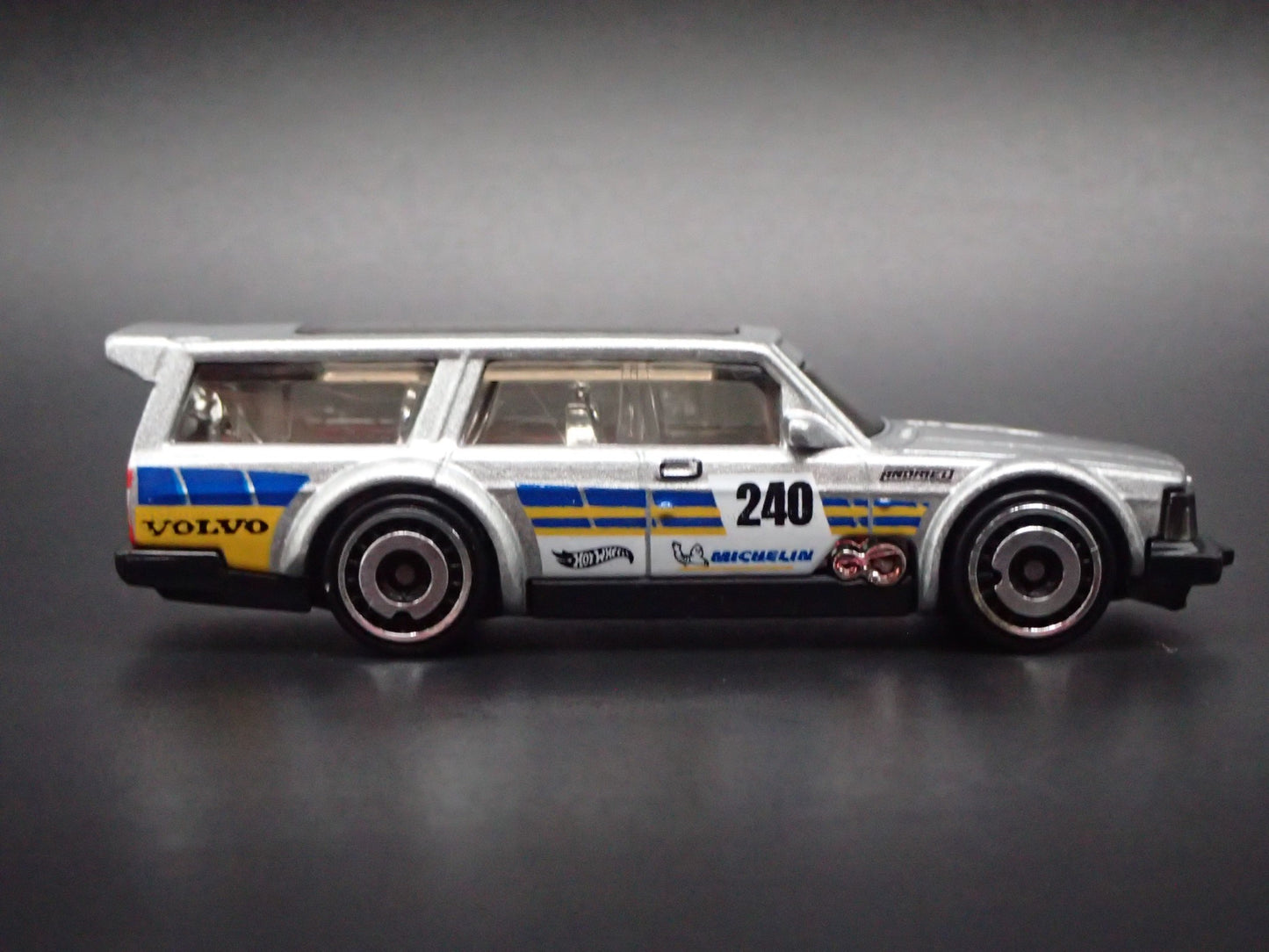 VOLVO 240 DRIFT STATION WAGON 1:64 SCALE COLLECTIBLE DIORAMA DIECAST MODEL CAR