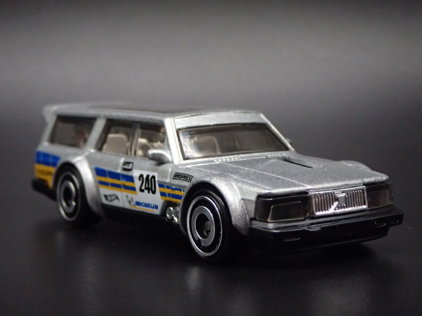 VOLVO 240 DRIFT STATION WAGON 1:64 SCALE COLLECTIBLE DIORAMA DIECAST MODEL CAR