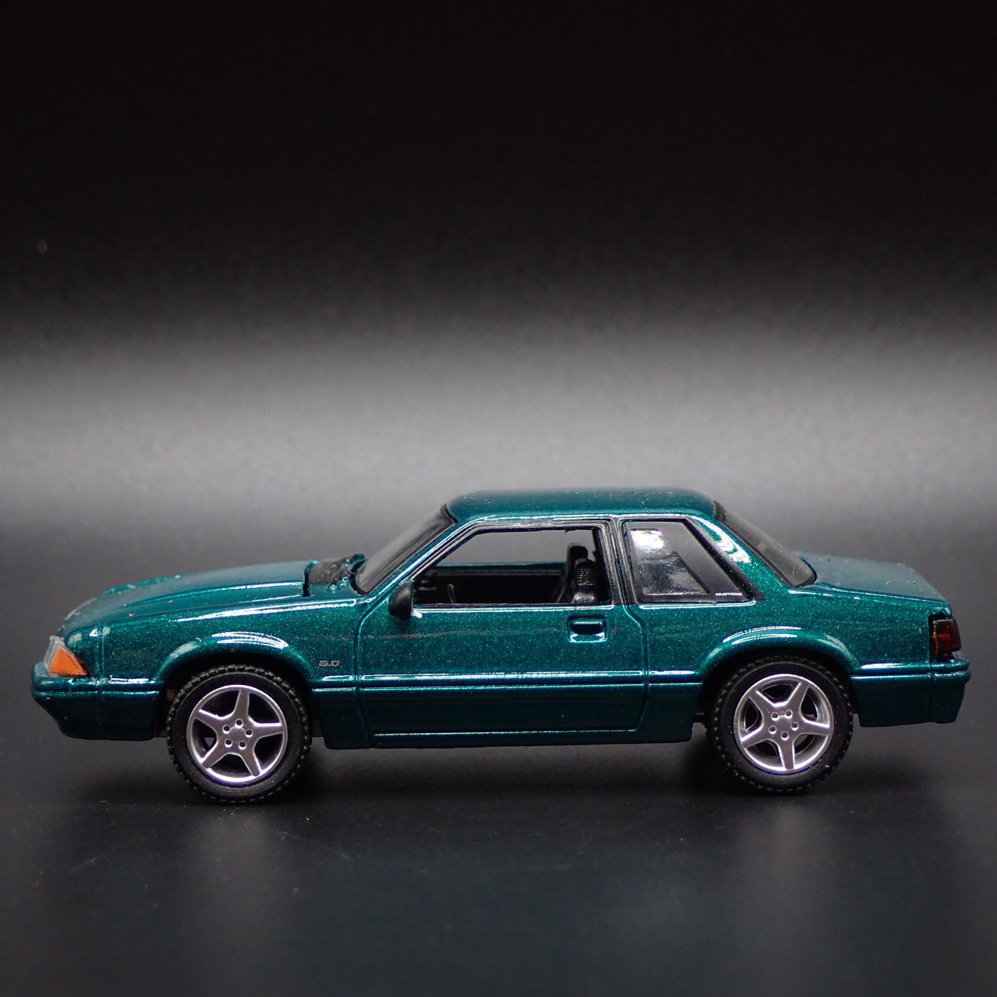 1992 92 FORD MUSTANG LX 5.0 FOX BODY 1:64 SCALE COLLECTIBLE DIECAST MODEL CAR