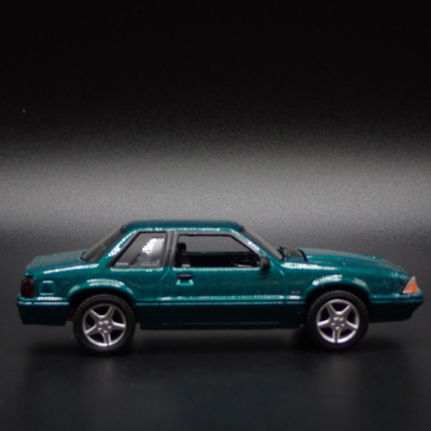 1992 92 FORD MUSTANG LX 5.0 FOX BODY 1:64 SCALE COLLECTIBLE DIECAST MODEL CAR