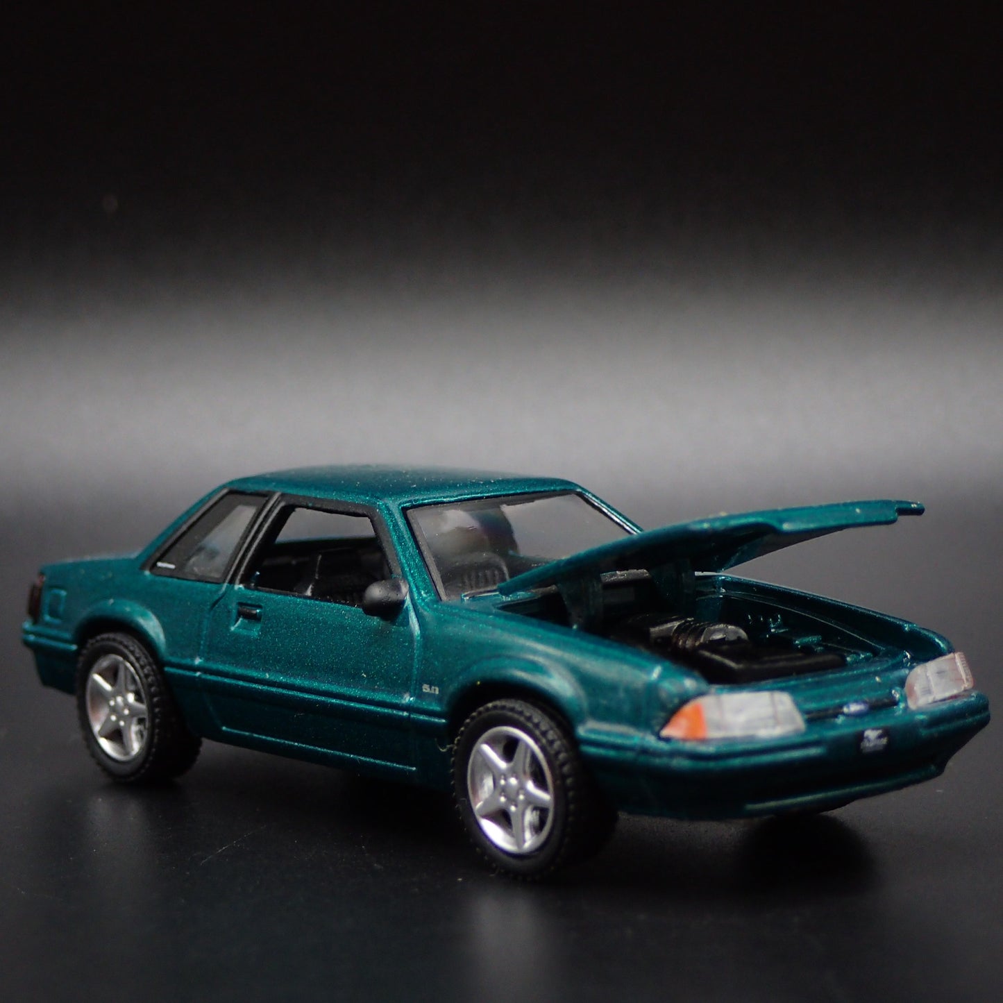 1992 92 FORD MUSTANG LX 5.0 FOX BODY 1:64 SCALE COLLECTIBLE DIECAST MODEL CAR