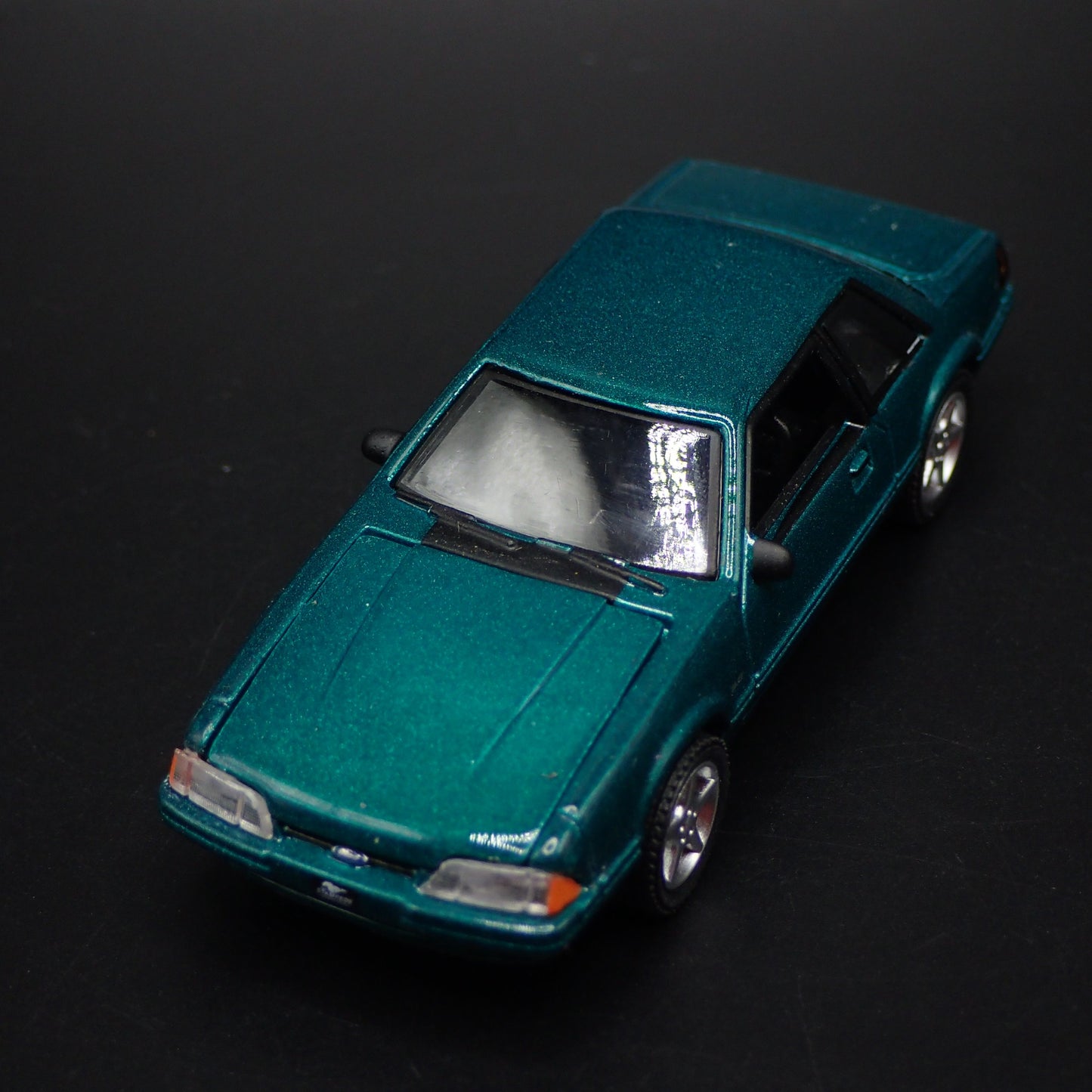 1992 92 FORD MUSTANG LX 5.0 FOX BODY 1:64 SCALE COLLECTIBLE DIECAST MODEL CAR
