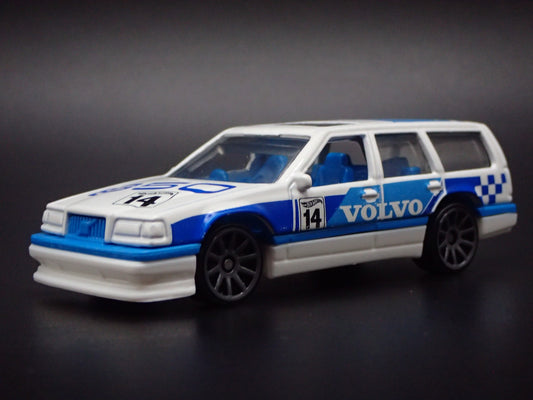 1993-1997 VOLVO 850 ESTATE STATION WAGON 1:64 SCALE DIORAMA DIECAST MODEL CAR