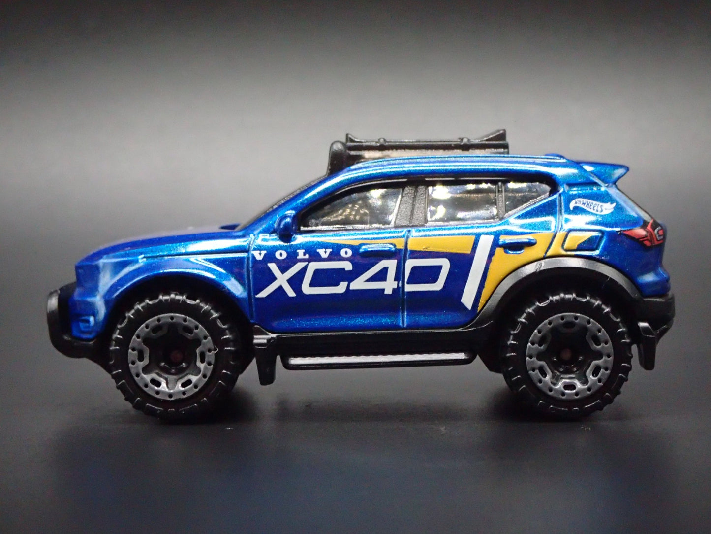 2018-2025 VOLVO XC40 COMPACT SUV 4 DOOR 1:64 SCALE DIORAMA DIECAST MODEL CAR