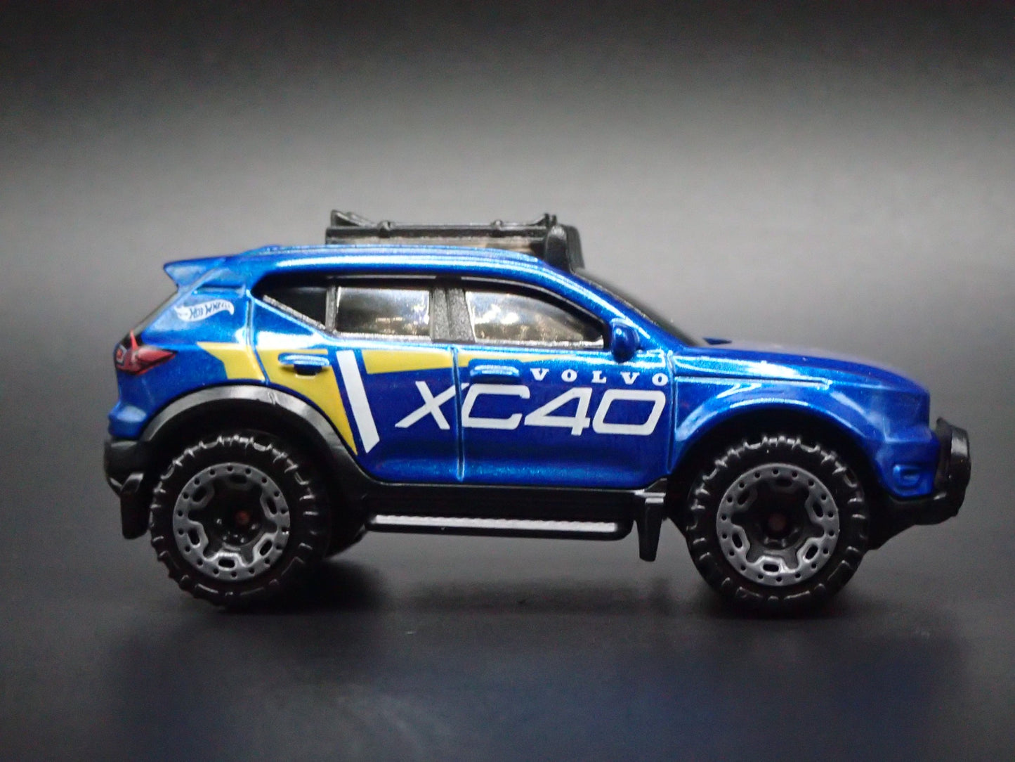 2018-2025 VOLVO XC40 COMPACT SUV 4 DOOR 1:64 SCALE DIORAMA DIECAST MODEL CAR