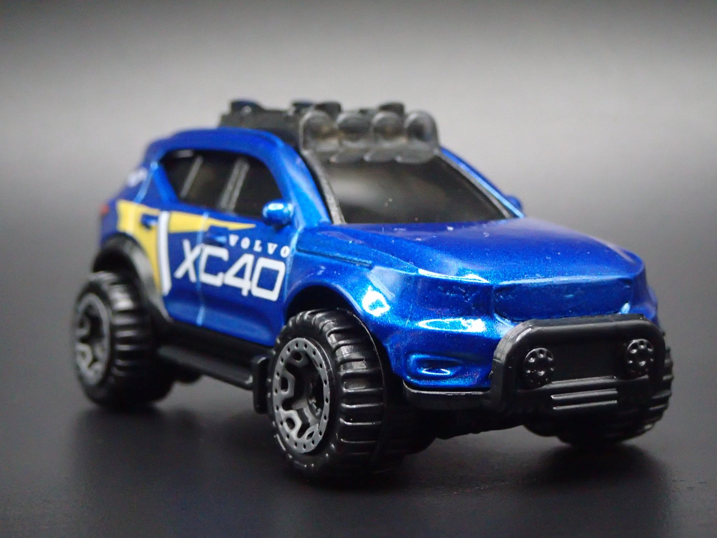 2018-2025 VOLVO XC40 COMPACT SUV 4 DOOR 1:64 SCALE DIORAMA DIECAST MODEL CAR