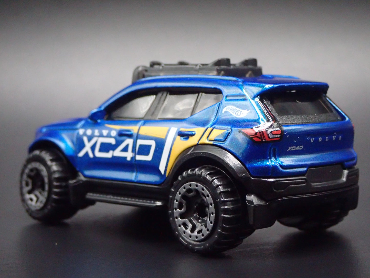 2018-2025 VOLVO XC40 COMPACT SUV 4 DOOR 1:64 SCALE DIORAMA DIECAST MODEL CAR