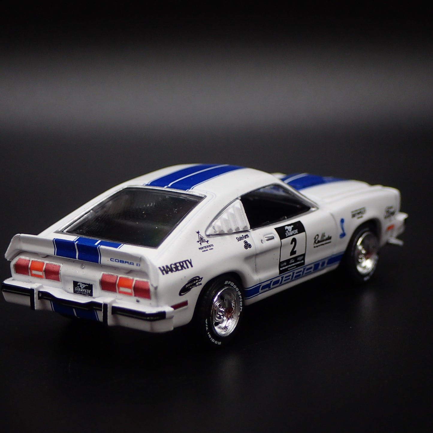 1976 76 FORD MUSTANG II COBRA ll WHITE 1:64 SCALE DIORAMA DIECAST MODEL CAR