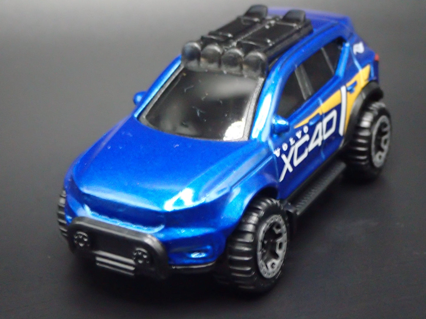 2018-2025 VOLVO XC40 COMPACT SUV 4 DOOR 1:64 SCALE DIORAMA DIECAST MODEL CAR