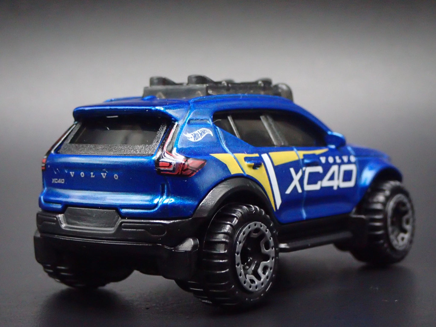 2018-2025 VOLVO XC40 COMPACT SUV 4 DOOR 1:64 SCALE DIORAMA DIECAST MODEL CAR