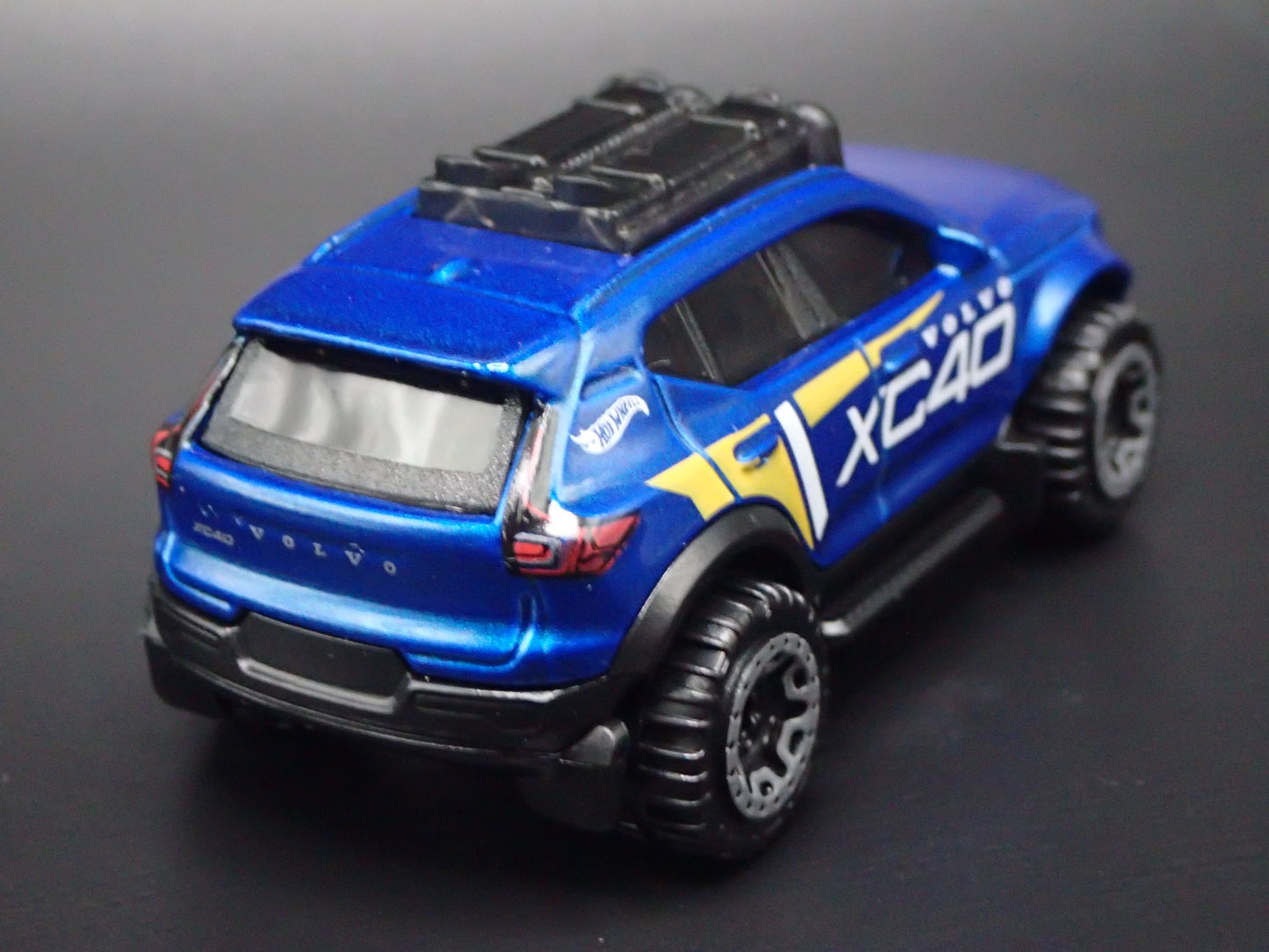 2018-2025 VOLVO XC40 COMPACT SUV 4 DOOR 1:64 SCALE DIORAMA DIECAST MODEL CAR