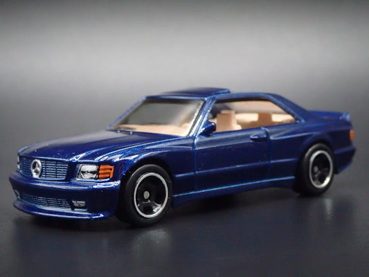 1985-1991 MERCEDES-BENZ 560 SEC AMG BLUE 1:64 SCALE DIORAMA DIECAST MODEL CAR