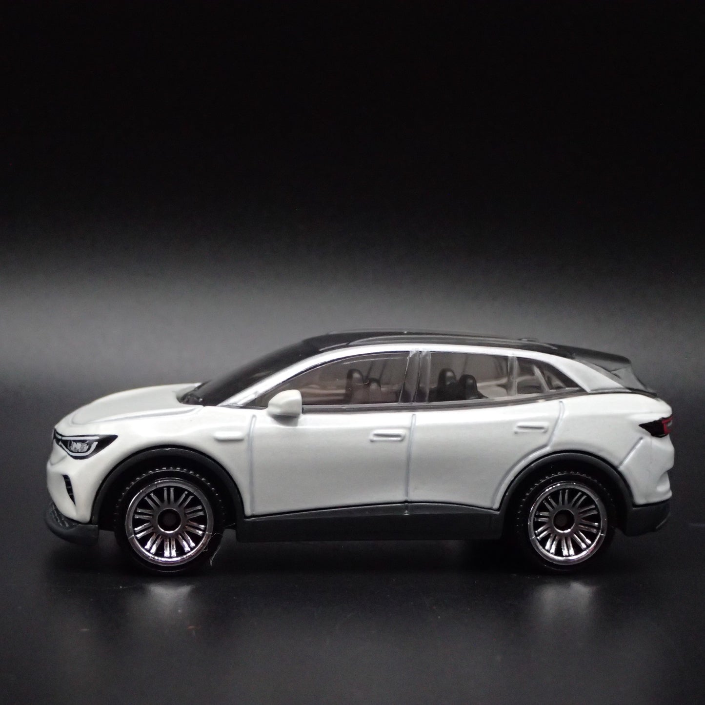 2020-2025 VW VOLKSWAGEN ID 4 ID4 ELECTRIC CAR WHITE 1:64 SCALE DIECAST MODEL CAR