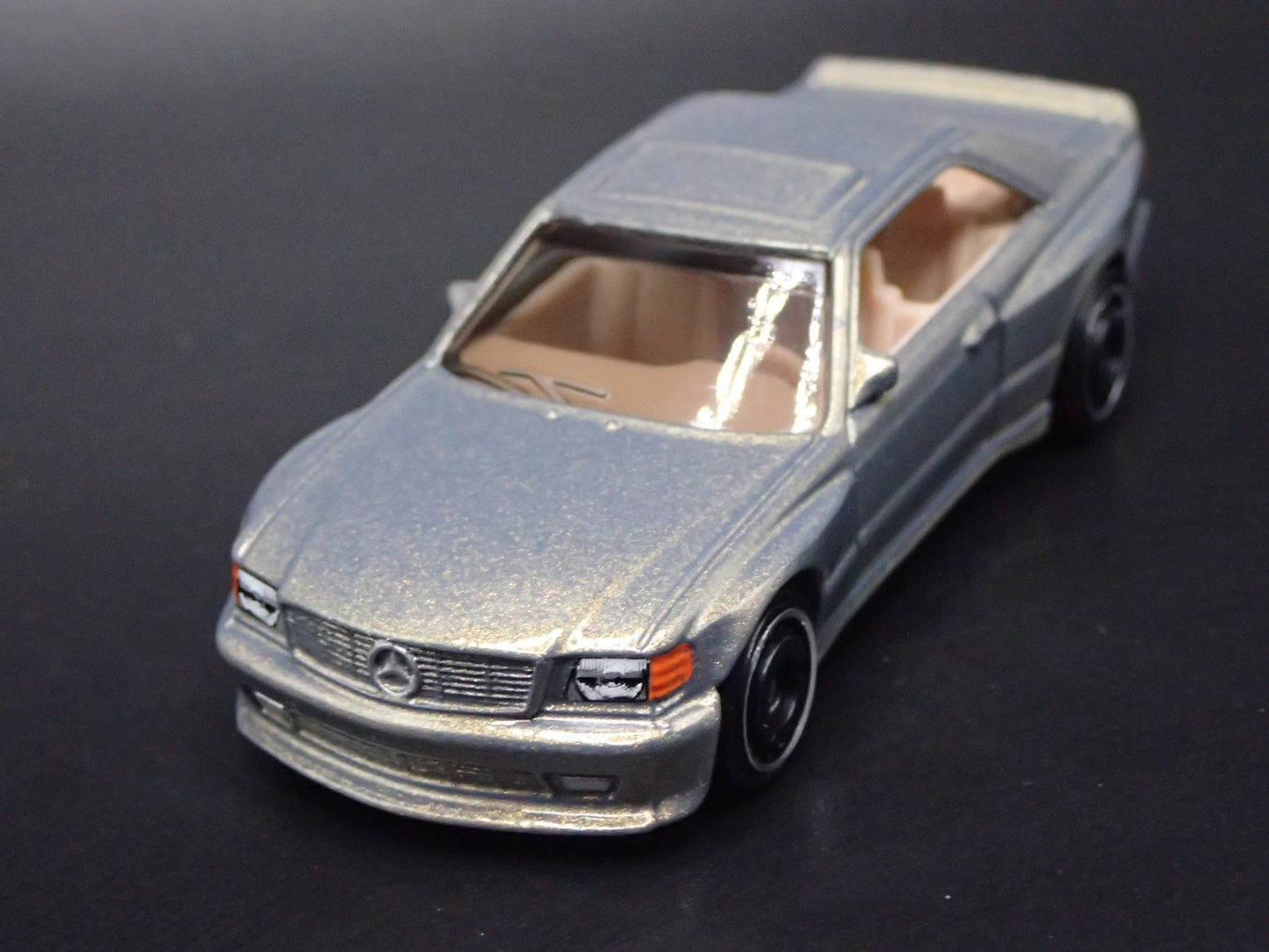 1985-1991 MERCEDES-BENZ 560 SEC AMG SLATE 1:64 SCALE DIORAMA DIECAST MODEL CAR