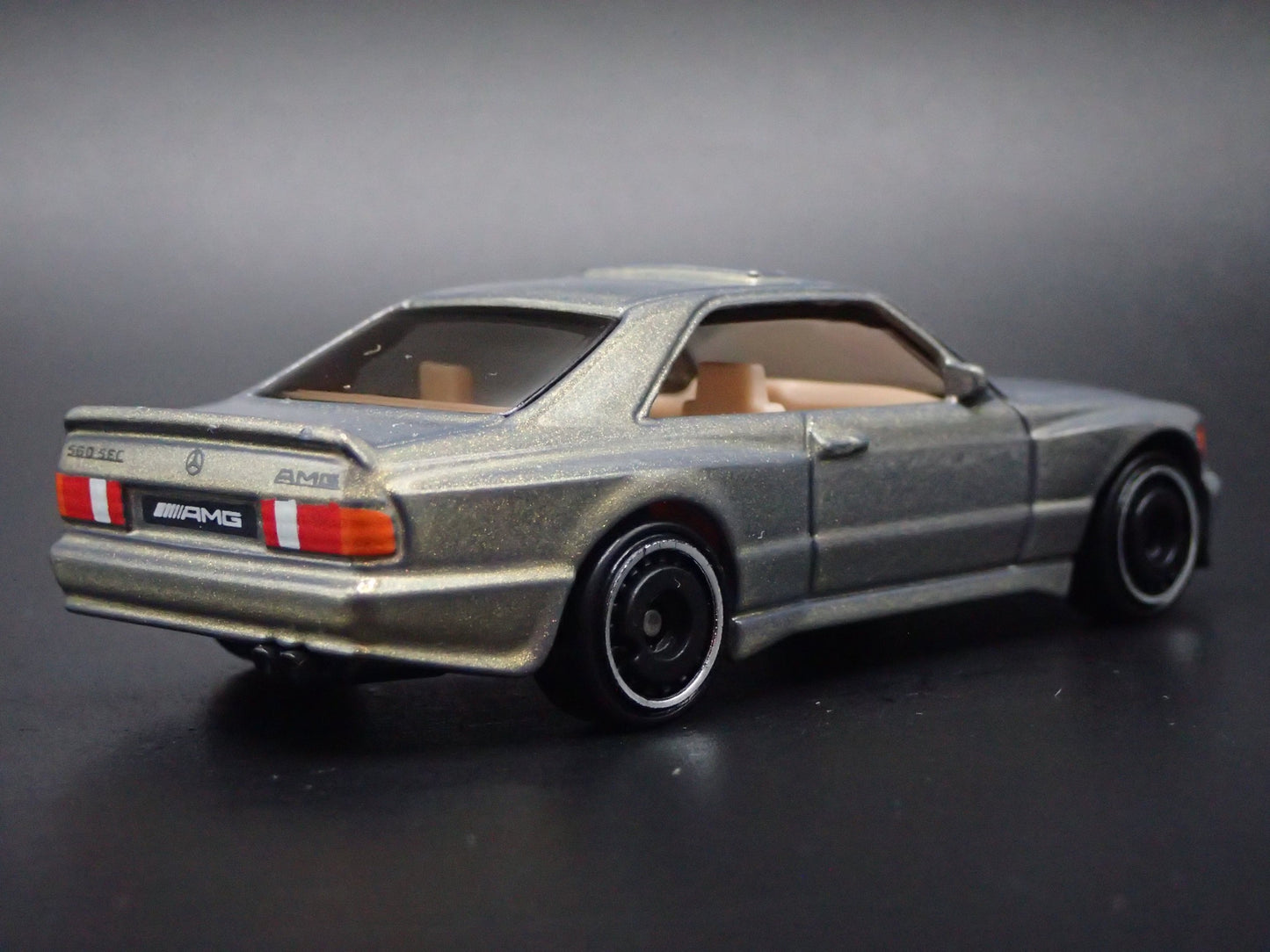 1985-1991 MERCEDES-BENZ 560 SEC AMG SLATE 1:64 SCALE DIORAMA DIECAST MODEL CAR