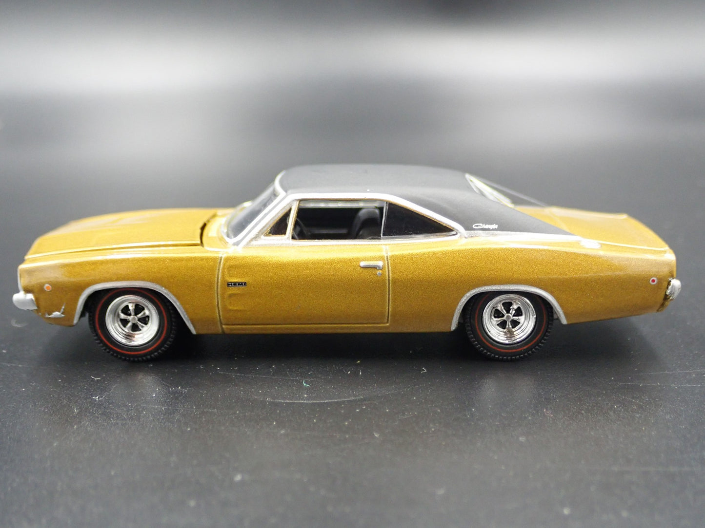 1968 68 DODGE CHARGER RT HEMI 1:64 SCALE COLLECTIBLE DIORAMA DIECAST MODEL CAR