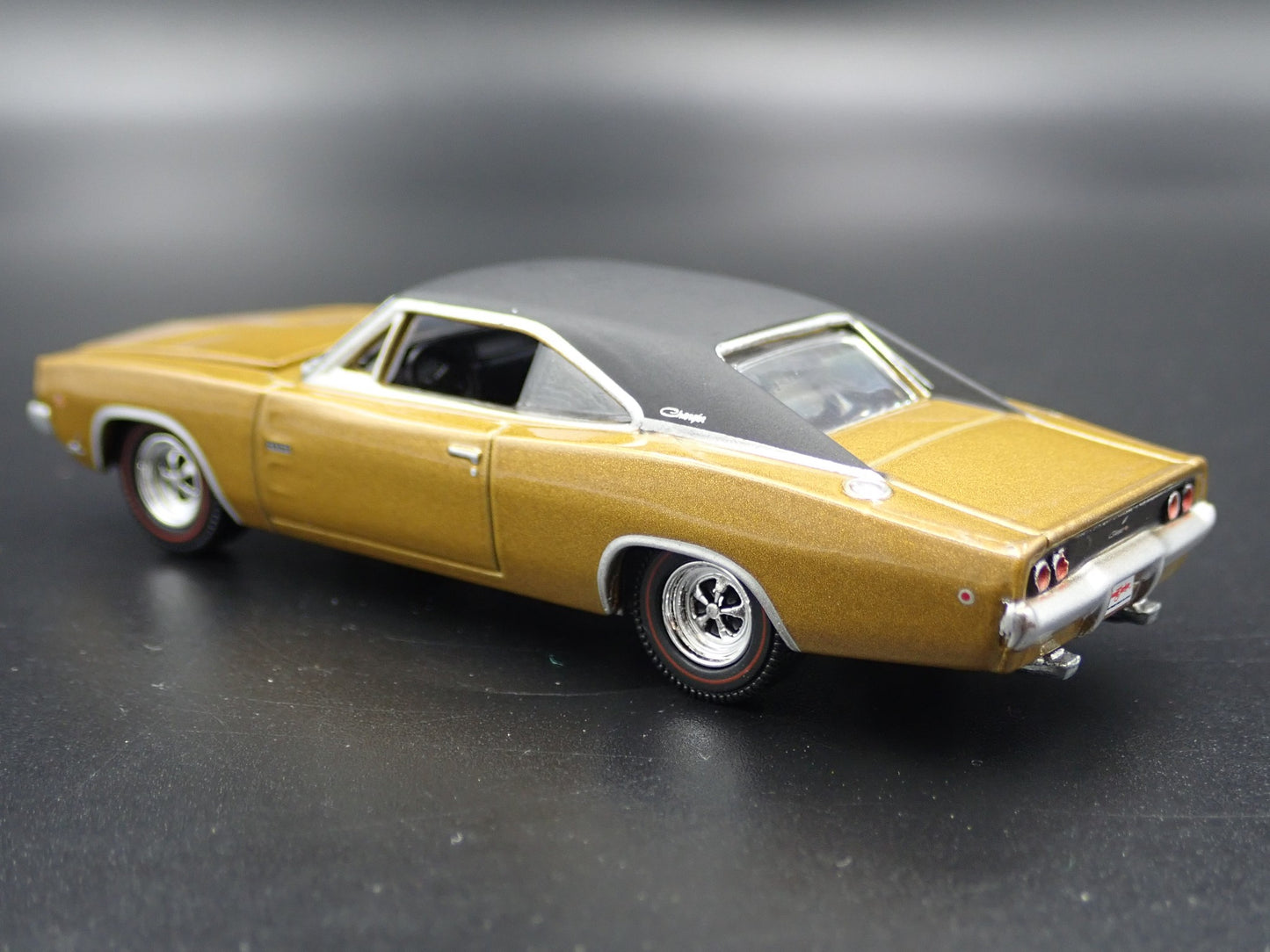 1968 68 DODGE CHARGER RT HEMI 1:64 SCALE COLLECTIBLE DIORAMA DIECAST MODEL CAR