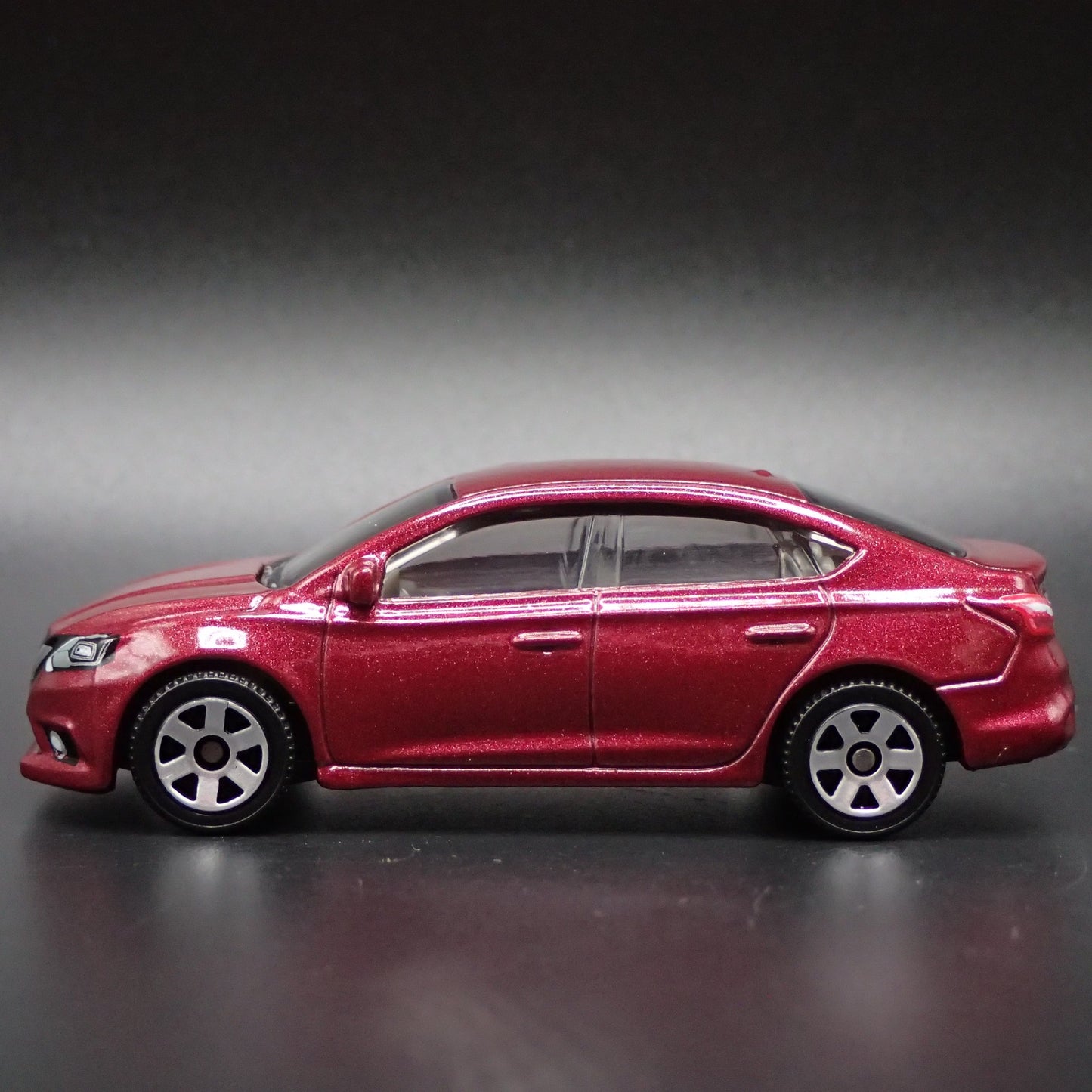 2013-2019 NISSAN SENTRA 4 DOOR 1:64 SCALE COLLECTIBLE DIORAMA DIECAST MODEL CAR