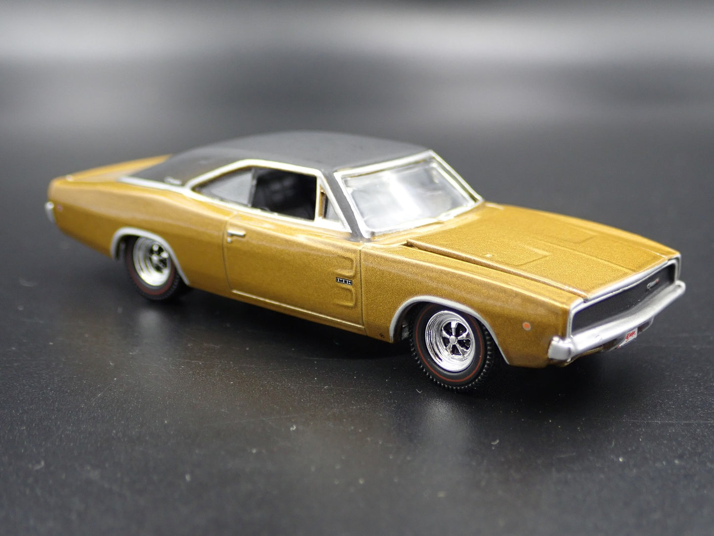 1968 68 DODGE CHARGER RT HEMI 1:64 SCALE COLLECTIBLE DIORAMA DIECAST MODEL CAR