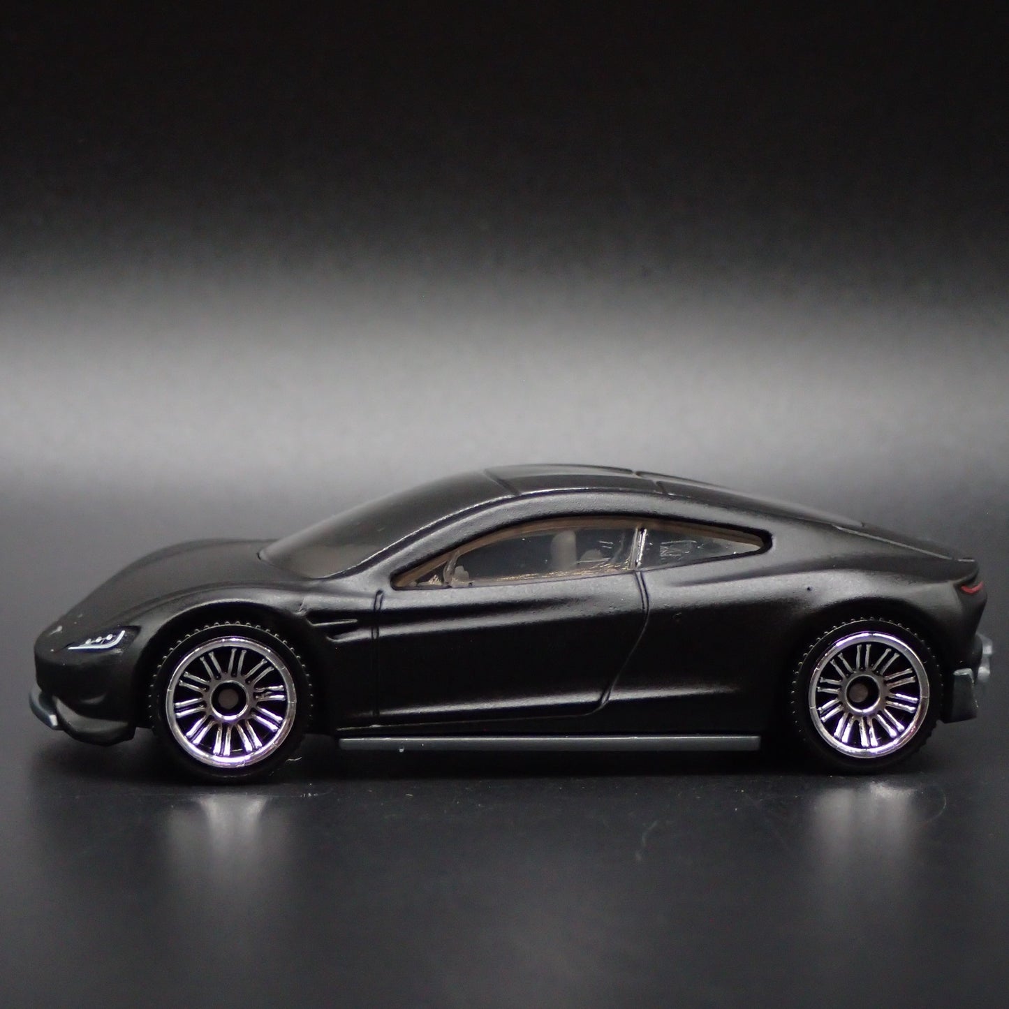 TESLA ROADSTER CONCEPT BLACK 1:64 SCALE COLLECTIBLE DIORAMA DIECAST MODEL CAR