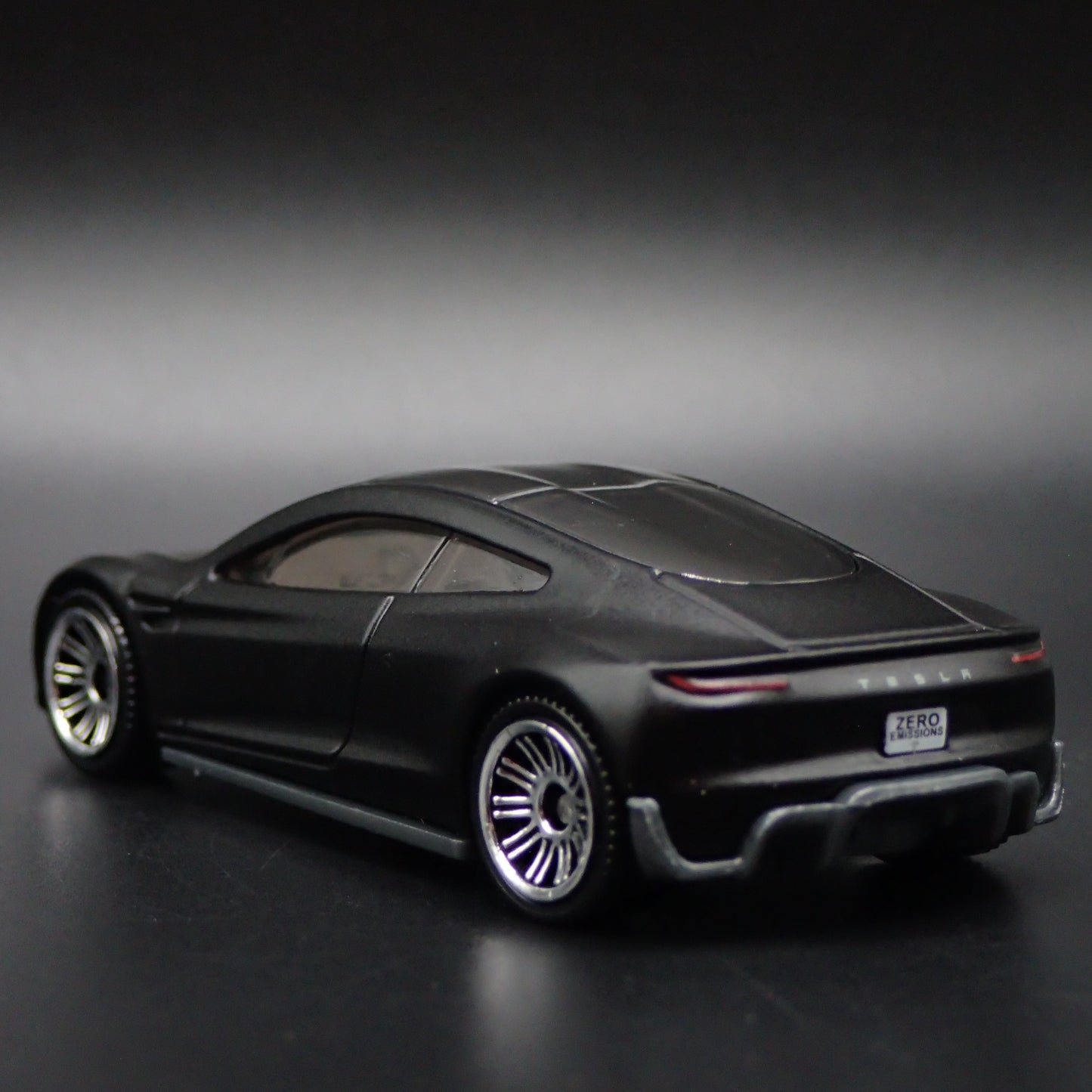 TESLA ROADSTER CONCEPT BLACK 1:64 SCALE COLLECTIBLE DIORAMA DIECAST MODEL CAR