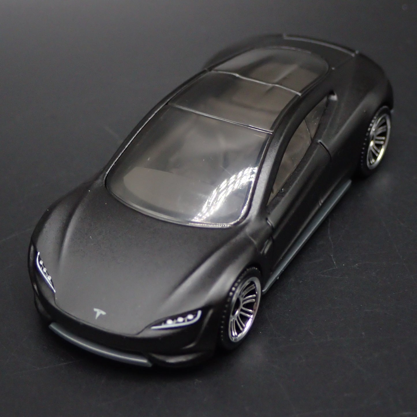 TESLA ROADSTER CONCEPT BLACK 1:64 SCALE COLLECTIBLE DIORAMA DIECAST MODEL CAR