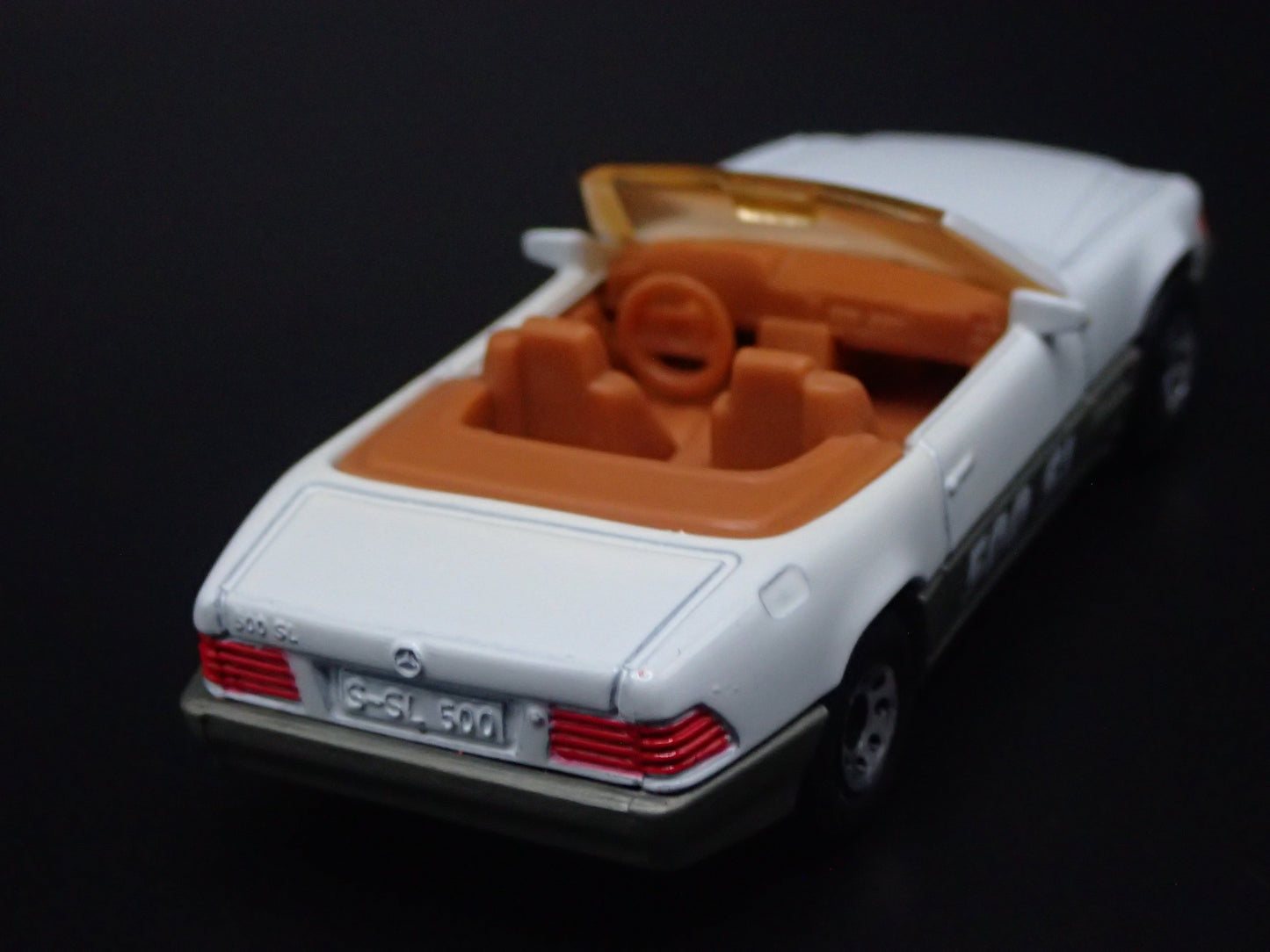 1998-2001 MERCEDES-BENZ 500 SL CONVERTIBLE. 1:64 SCALE DIORAMA DIECAST MODEL CAR