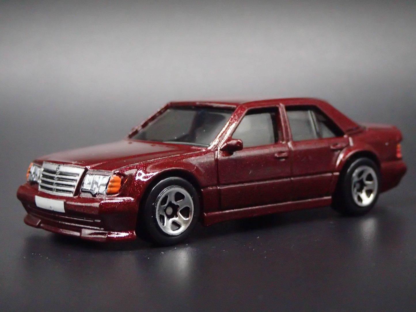 1991-1994 MERCEDES-BENZ 500 E BURGUNDY 1:64 SCALE COLLECTIBLE DIECAST MODEL CAR