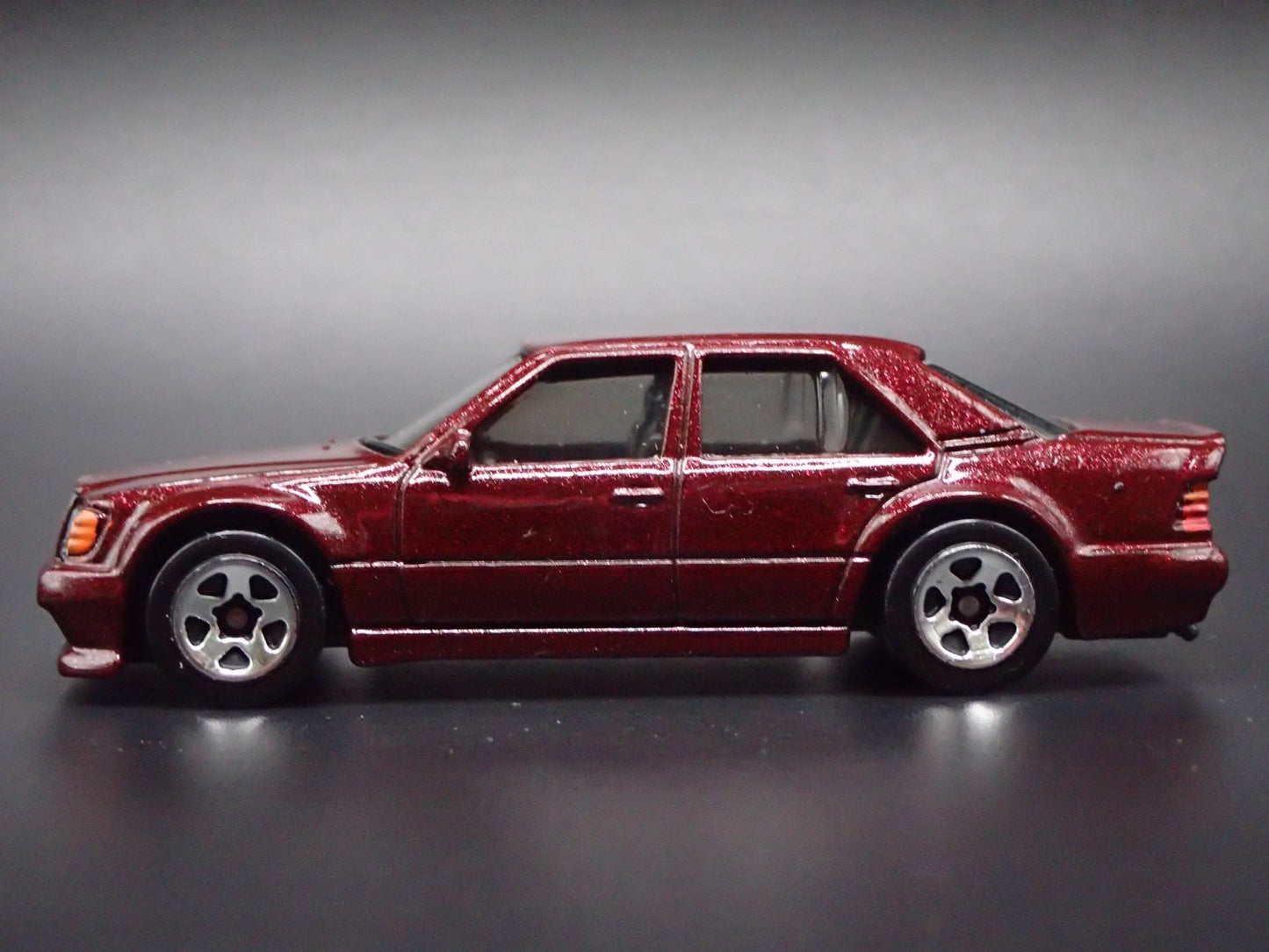 1991-1994 MERCEDES-BENZ 500 E BURGUNDY 1:64 SCALE COLLECTIBLE DIECAST MODEL CAR
