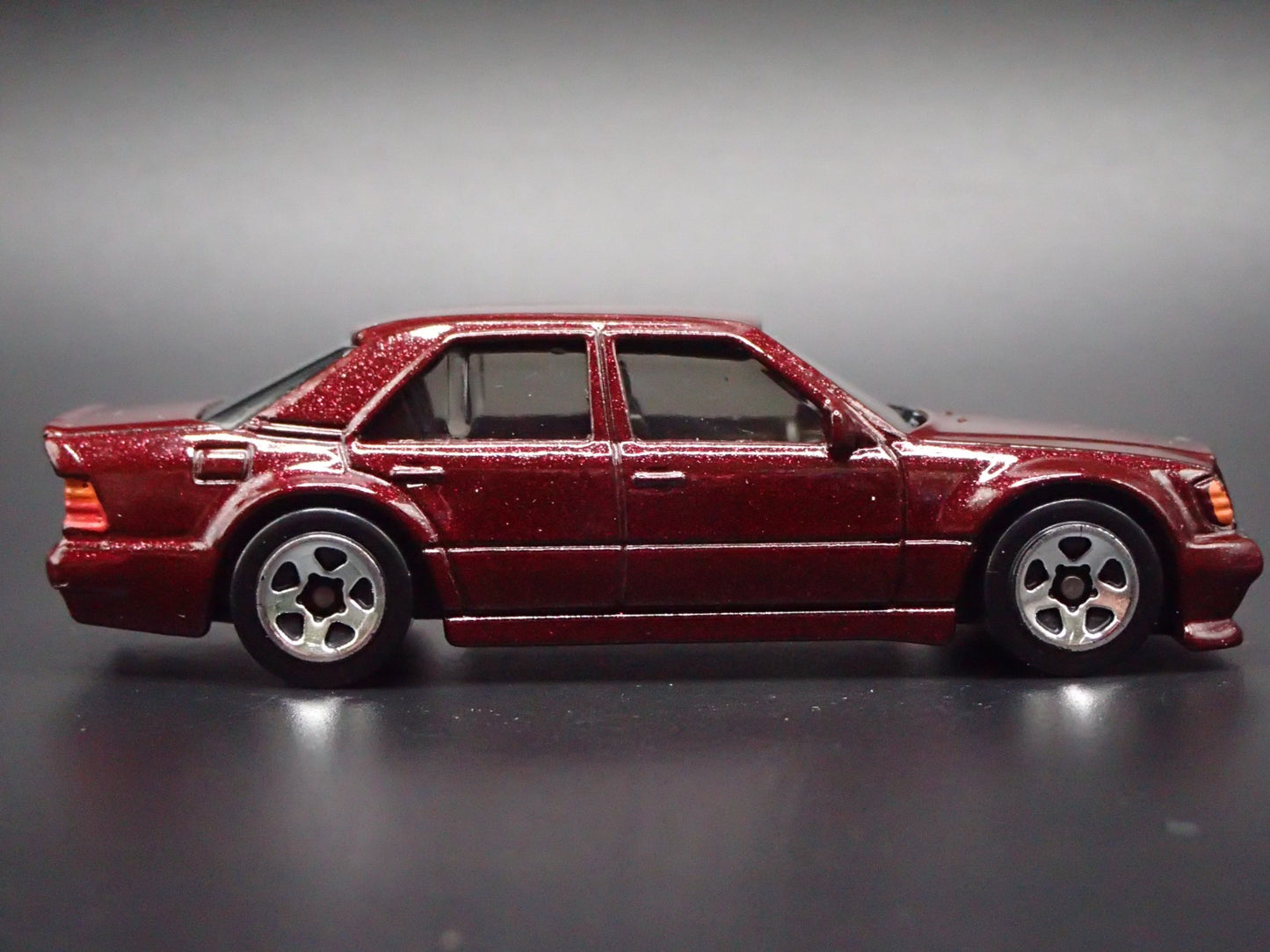 1991-1994 MERCEDES-BENZ 500 E BURGUNDY 1:64 SCALE COLLECTIBLE DIECAST MODEL CAR