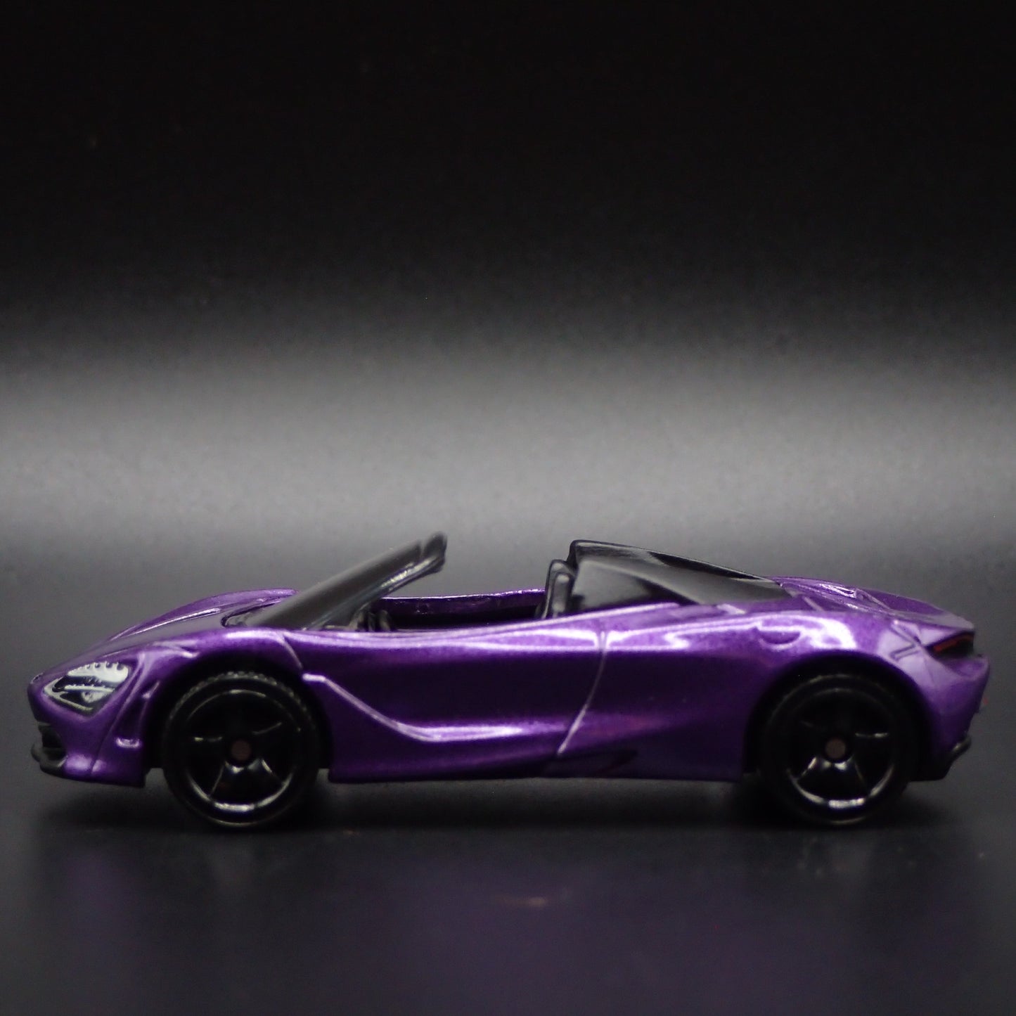 2018-2023 MCLAREN 720S SPIDER SUPER CAR 1:64 SCALE DIORAMA DIECAST MODEL CAR
