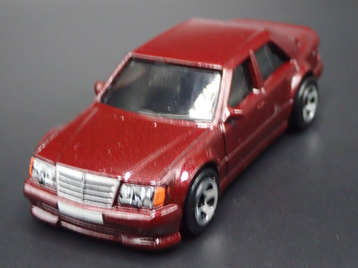 1991-1994 MERCEDES-BENZ 500 E BURGUNDY 1:64 SCALE COLLECTIBLE DIECAST MODEL CAR