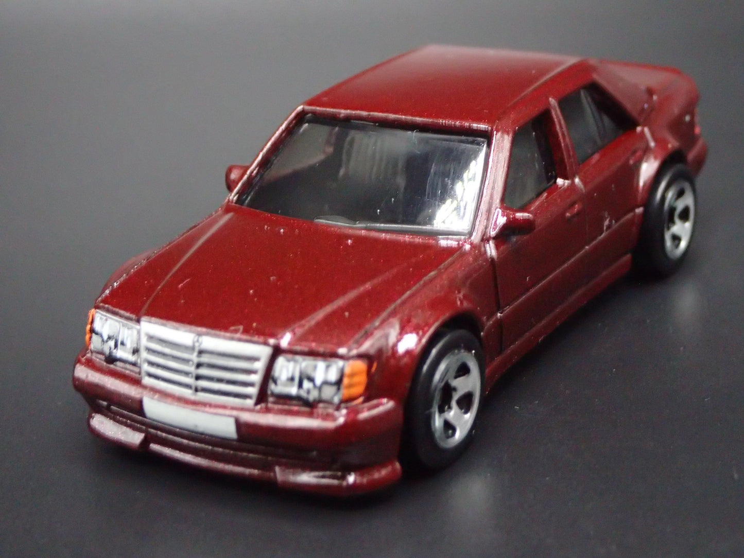 1991-1994 MERCEDES-BENZ 500 E BURGUNDY 1:64 SCALE COLLECTIBLE DIECAST MODEL CAR