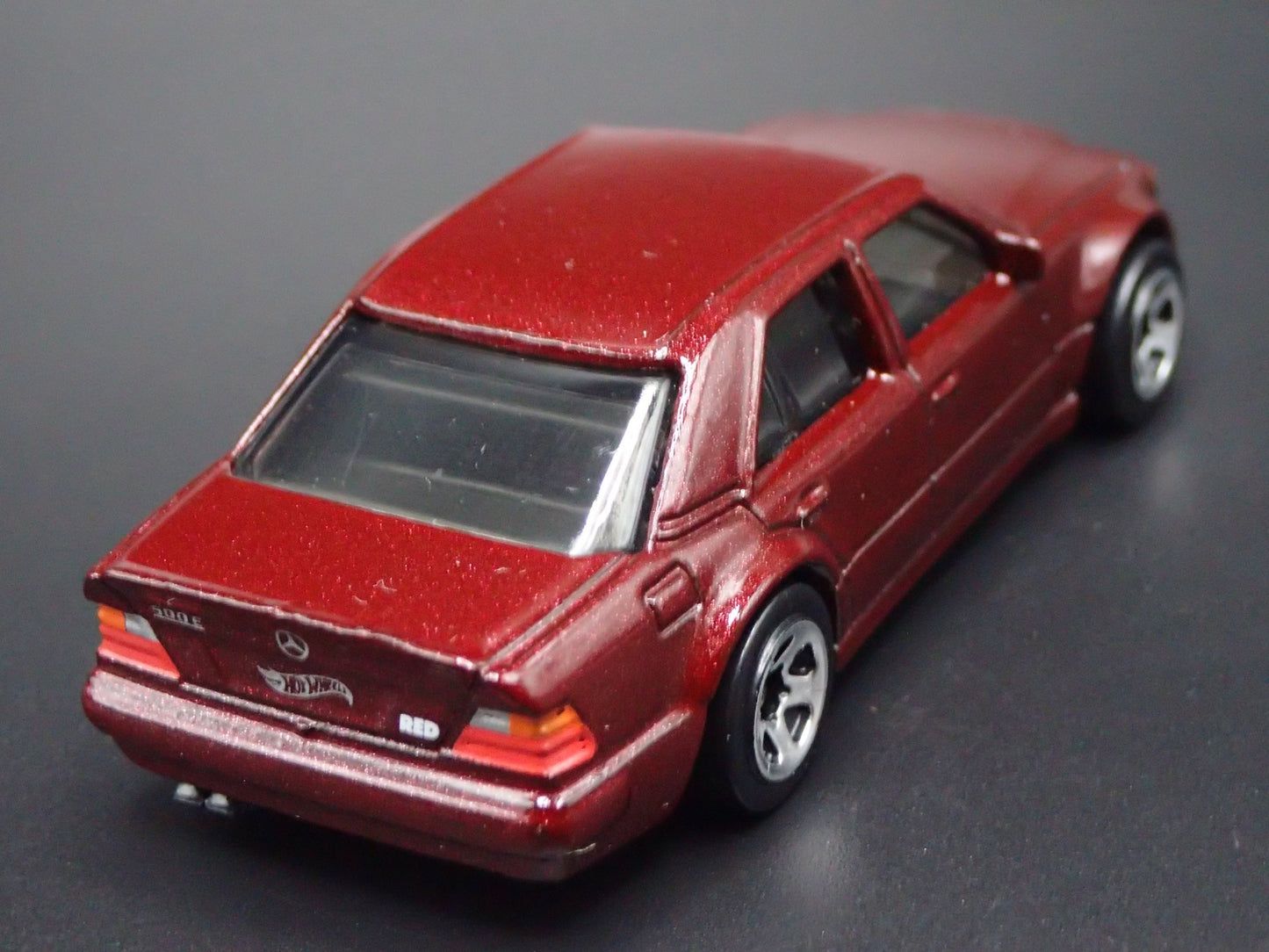 1991-1994 MERCEDES-BENZ 500 E BURGUNDY 1:64 SCALE COLLECTIBLE DIECAST MODEL CAR